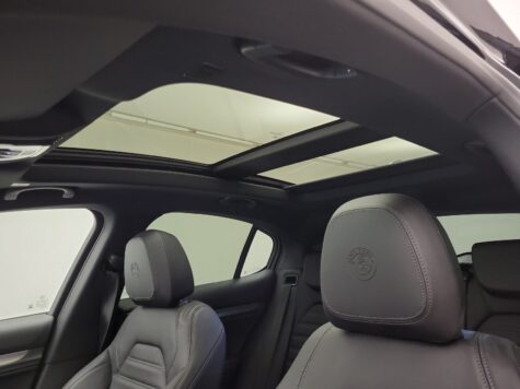 Alfa Romeo – Stelvio 2.0 Q4 280 Veloce Sky