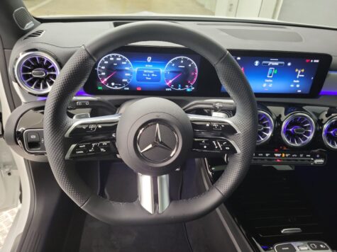 Mercedes-Benz – A 220 d AMG Line