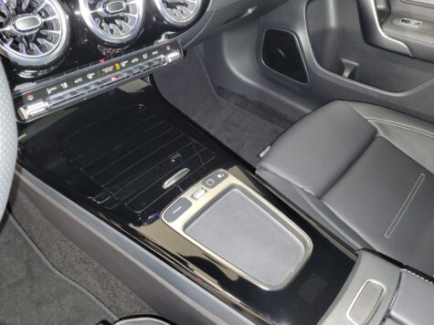 Mercedes-Benz – A 220 d AMG Line