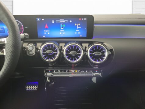 Mercedes-Benz – A 220 d AMG Line