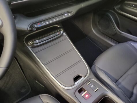 Jeep – Avenger 1.2 MHEV Summit & Sky