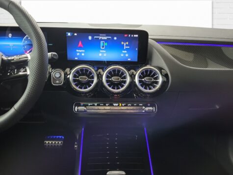 Mercedes-Benz – GLA 200 AMG Line Night Star