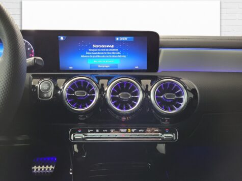 Mercedes-Benz – A 220 AMG Line 4Matic