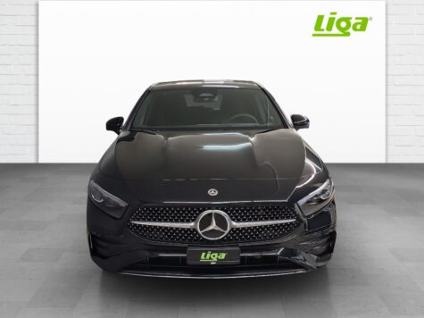 Mercedes-Benz – A 220 AMG Line 4Matic