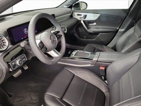 Mercedes-Benz – A 220 AMG Line 4Matic