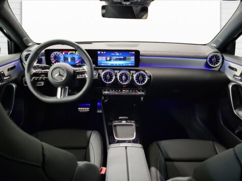 Mercedes-Benz – A 220 AMG Line 4Matic