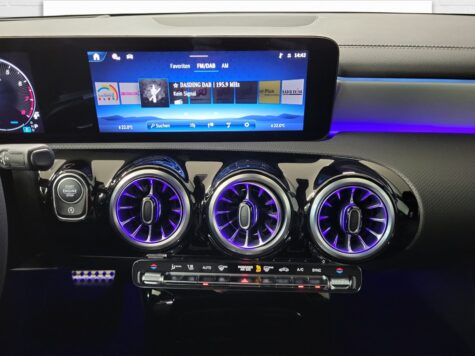 Mercedes-Benz – A 220 AMG Line 4Matic