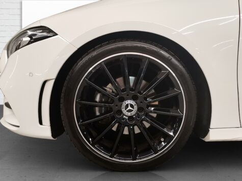 Mercedes-Benz – A 180 AMG Line