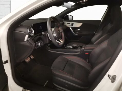 Mercedes-Benz – A 180 AMG Line