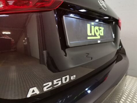 Mercedes-Benz – A 250 e AMG Line EQ Hybrid EQ Star