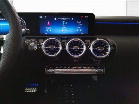 Mercedes-Benz – A 250 e AMG Line EQ Hybrid EQ Star