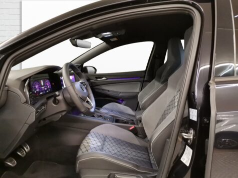 VW – Golf VIII 1.5 TSI R-Line