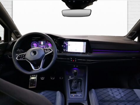 VW – Golf VIII 1.5 TSI R-Line