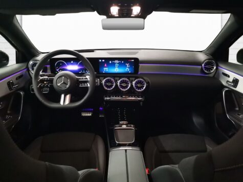 Mercedes-Benz – A 220 d AMG Line