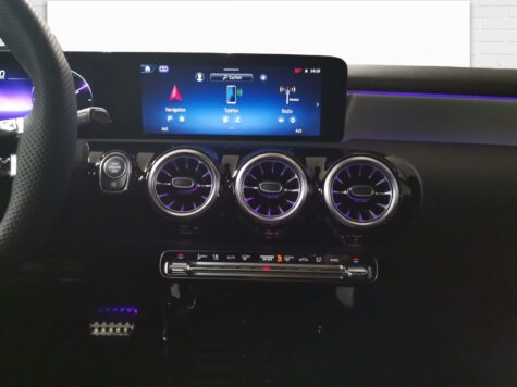 Mercedes-Benz – A 220 d AMG Line