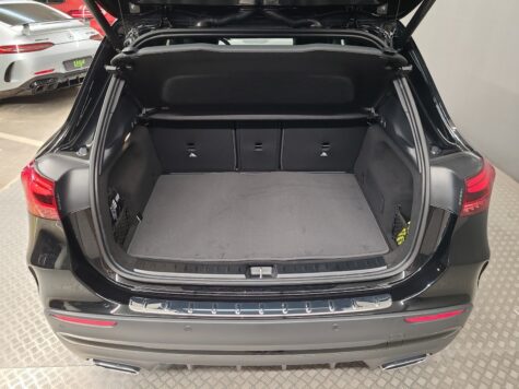 Mercedes-Benz – GLA 200 AMG Line Night Star