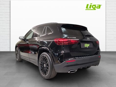 Mercedes-Benz – GLA 200 AMG Line Night Star