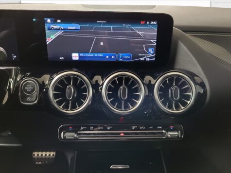 Mercedes-Benz – GLA 200 AMG Line Night Star