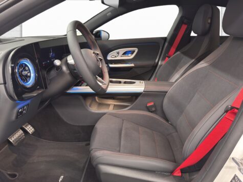 Mercedes-Benz – CLA 350 AMG Line 4Matic EQ Technology