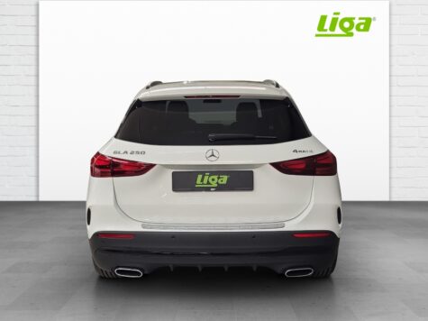 Mercedes-Benz – GLA 250 AMG Line 4Matic Swiss Star