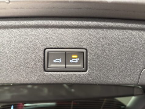 VW – Touareg 3.0 V6 TSI PHEV R United