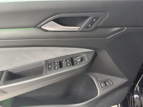 VW – Golf VIII Variant 2.0 TSI R-Line DSG 4mo