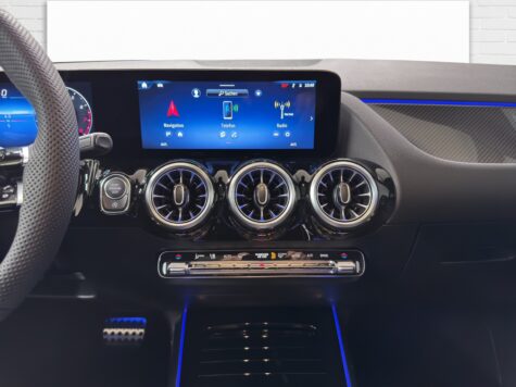 Mercedes-Benz – GLA 200 AMG Line Night Star