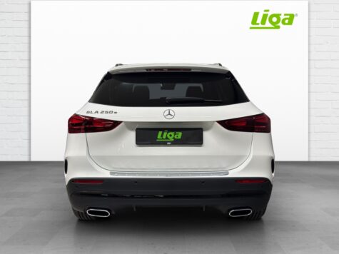 Mercedes-Benz – GLA 250 e AMG Line EQ Hybrid Technology