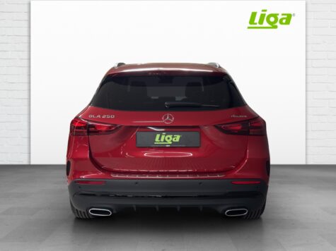 Mercedes-Benz – GLA 250 AMG Line 4Matic Swiss Star