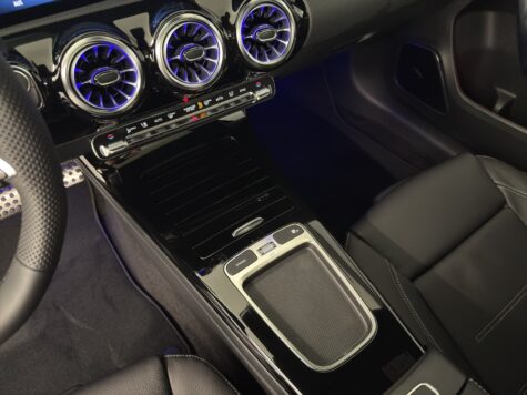 Mercedes-Benz – A 220 d AMG Line