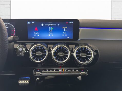 Mercedes-Benz – A 220 d AMG Line