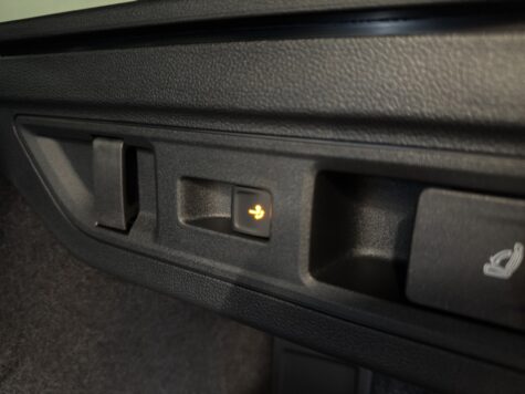 VW – Passat Variant 2.0 TSI R-Line  DSG 4motion