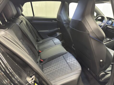 VW – Golf VIII 1.5 eTSI R-Line DSG