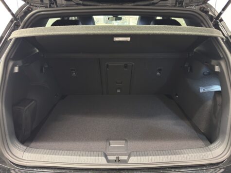 VW – Golf VIII 1.5 eTSI R-Line DSG