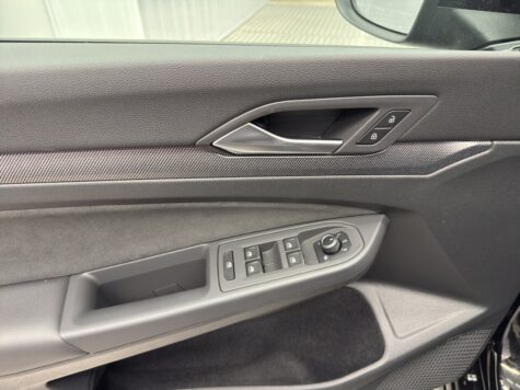 VW – Golf VIII 1.5 eTSI R-Line DSG