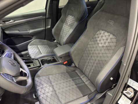 VW – Golf VIII 1.5 eTSI R-Line DSG