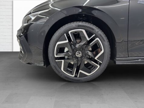 VW – Golf VIII 1.5 eTSI R-Line DSG