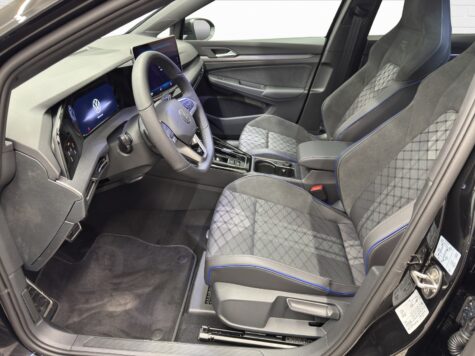 VW – Golf VIII 1.5 eTSI R-Line DSG