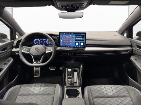 VW – Golf VIII 1.5 eTSI R-Line DSG