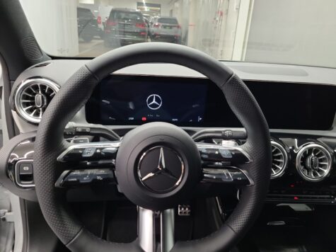Mercedes-Benz – A 200 AMG Line Night Star