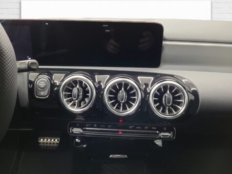 Mercedes-Benz – A 200 AMG Line Night Star