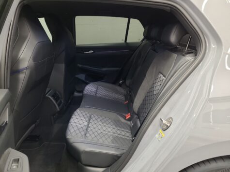 VW – Golf VIII 1.5 eTSI R-Line DSG