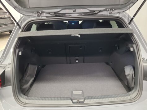 VW – Golf VIII 1.5 eTSI R-Line DSG