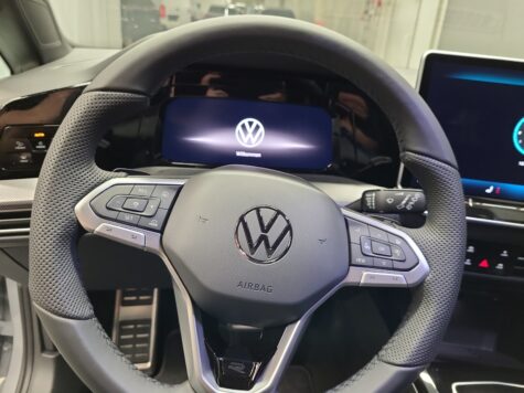 VW – Golf VIII 1.5 eTSI R-Line DSG