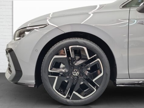 VW – Golf VIII 1.5 eTSI R-Line DSG