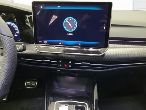 VW – Golf VIII 1.5 eTSI R-Line DSG