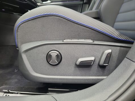 VW – Golf VIII 2.0 TSI R DSG 4motion