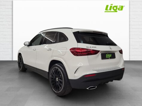 Mercedes-Benz – GLA 200 AMG Line Night Star