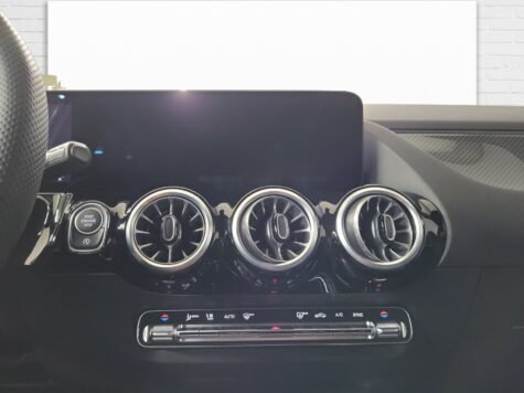 Mercedes-Benz – GLA 200 AMG Line Night Star