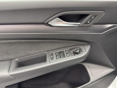 VW – Golf VIII 1.5 eTSI R-Line DSG